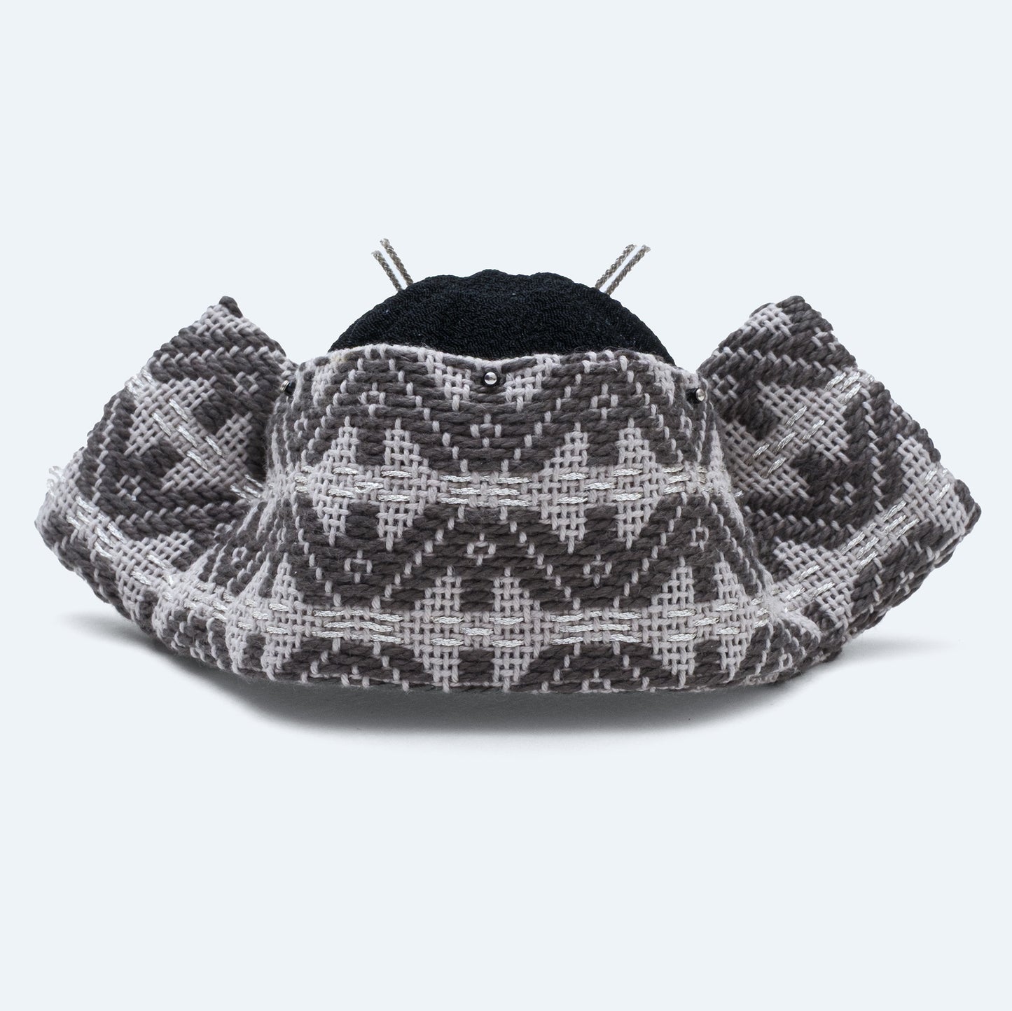 こぎん刺しの兜 -シルバー-