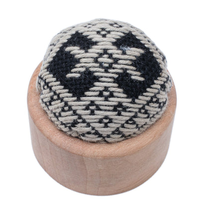 木の針さし<br>-まる-