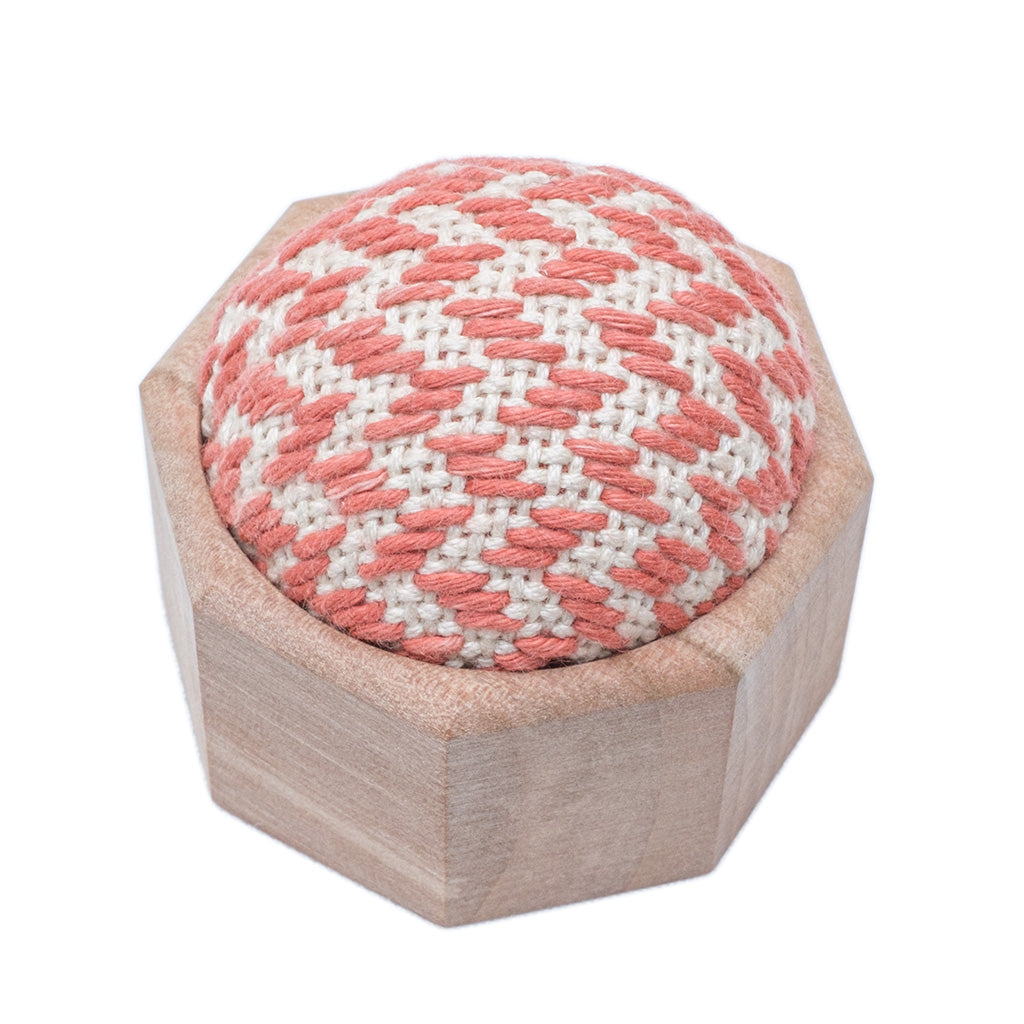 木の針さし<br>-はっかく-