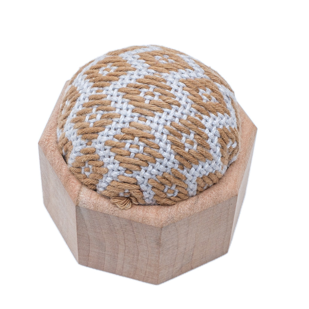 木の針さし<br>-はっかく-