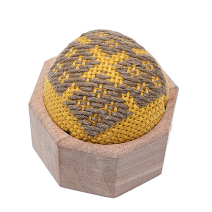 木の針さし<br>-はっかく-