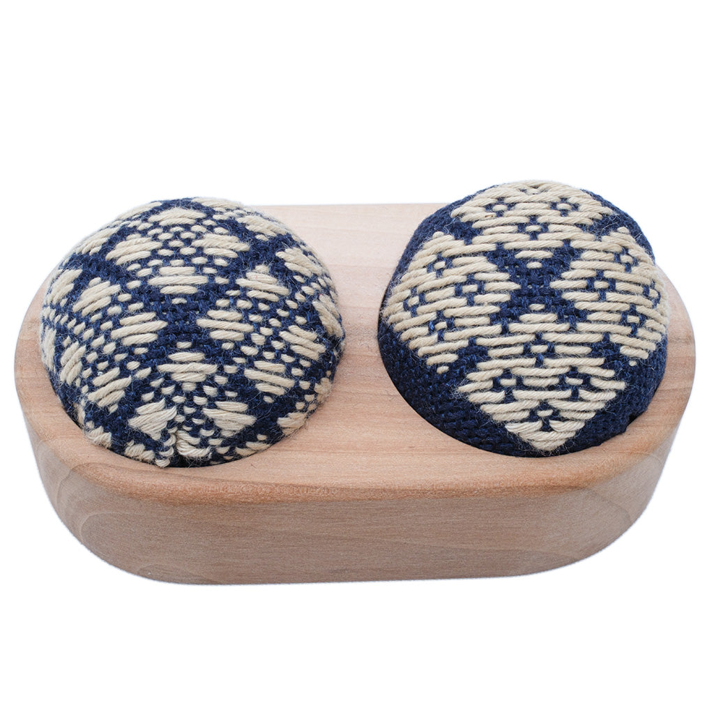 木の針さし<br>-にこまる-